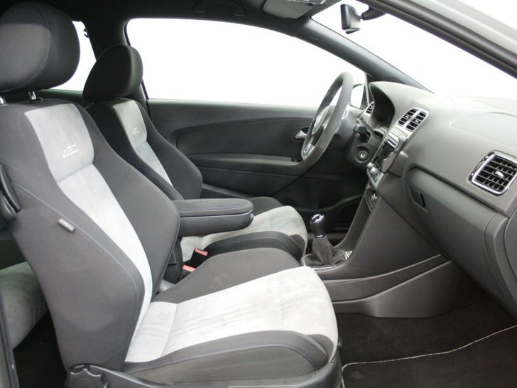 Салон самого мощного Volkswagen Polo