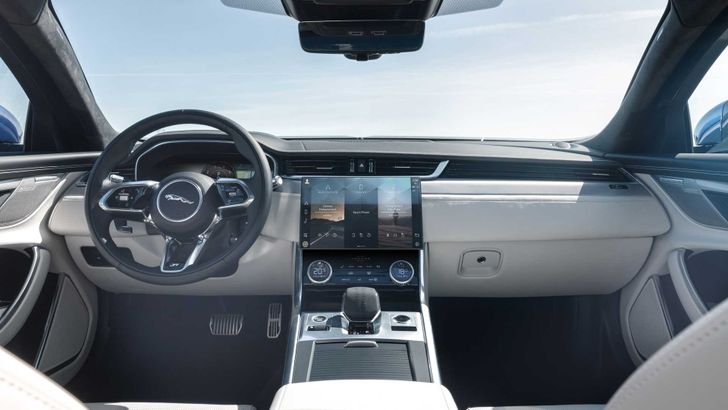 Интерьер Jaguar XF