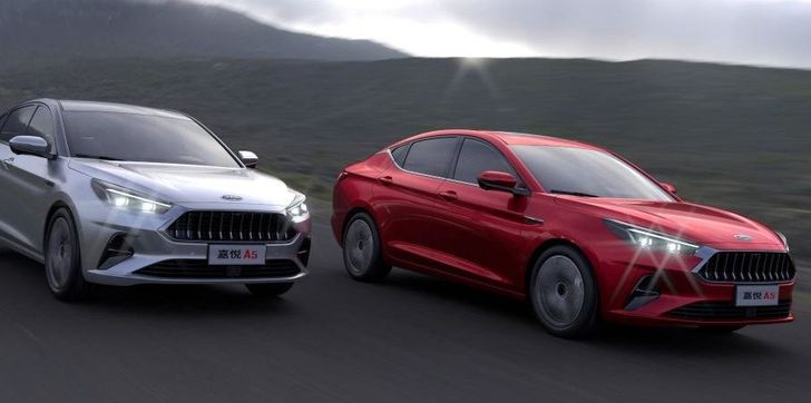 JAC привезет в Россию менее мощный лифтбек J7, чем ожидалось