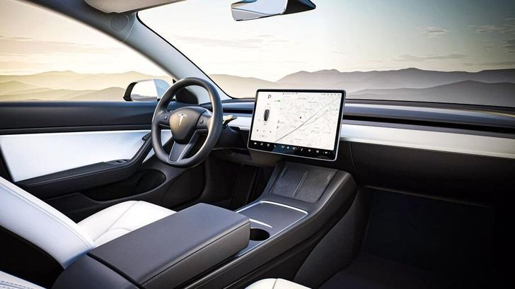 Салон Tesla Model 3