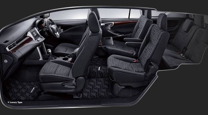 Салон Toyota Innova Luxury