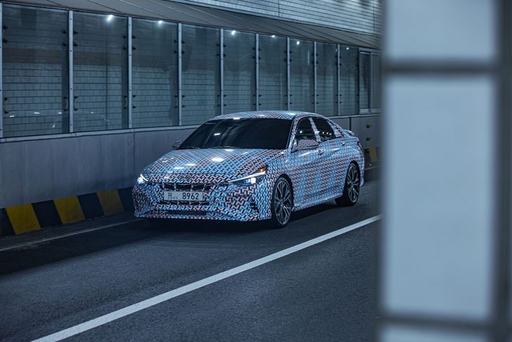 Hyundai показал видеотизер мощной Hyundai Elantra N