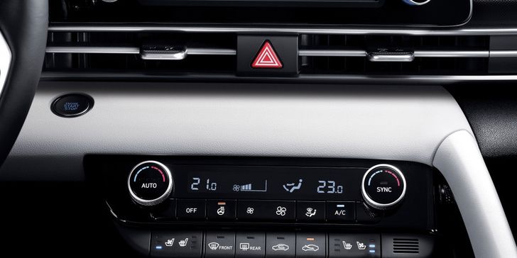 Интерьер Hyundai Elantra