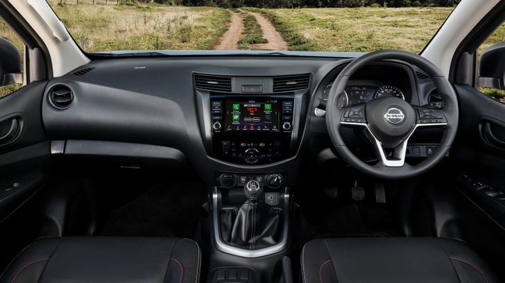 Интерьер Nissan Navara