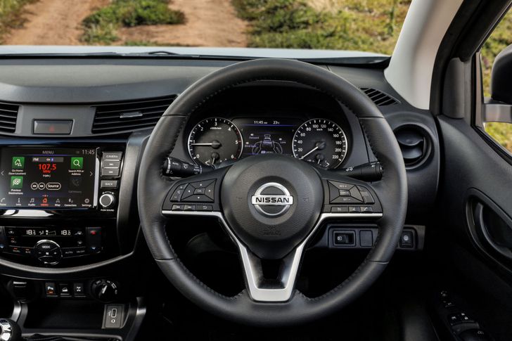 Интерьер Nissan Navara