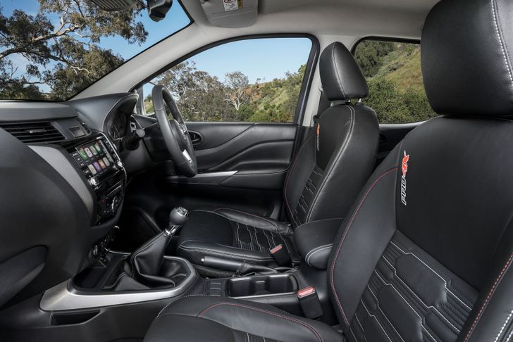 Интерьер Nissan Navara