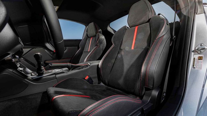 Интерьер Subaru BRZ