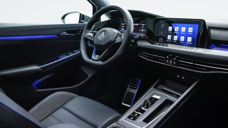 Интерьер Volkswagen Golf R