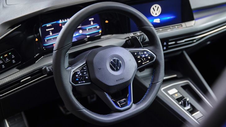 Интерьер Volkswagen Golf R