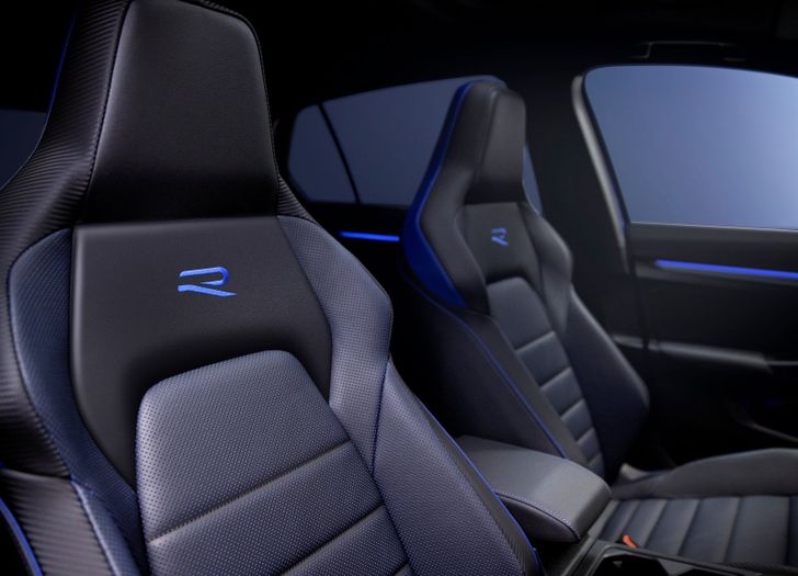 Интерьер Volkswagen Golf R