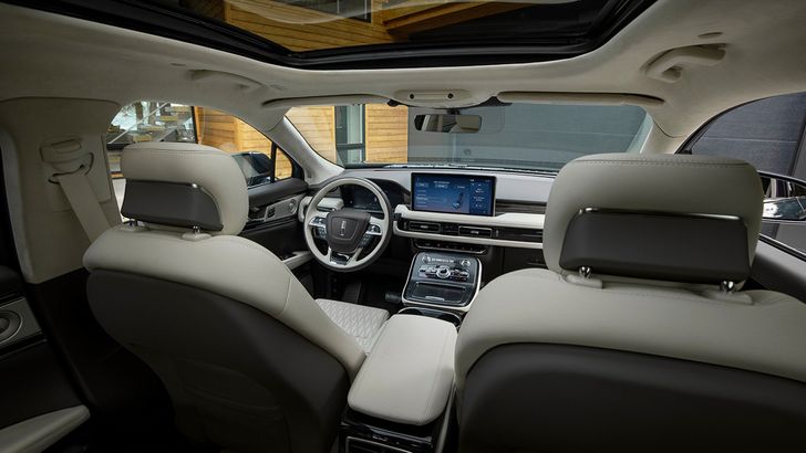 Интерьер Lincoln Nautilus