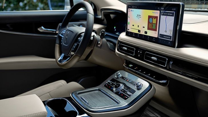 Интерьер Lincoln Nautilus