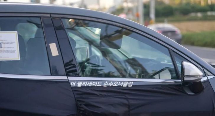 Появилось первое фото салона нового кроссовера Kia Sportage