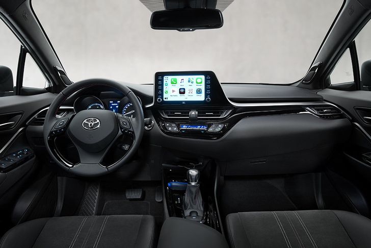 Салон Toyota C-HR GR Sport