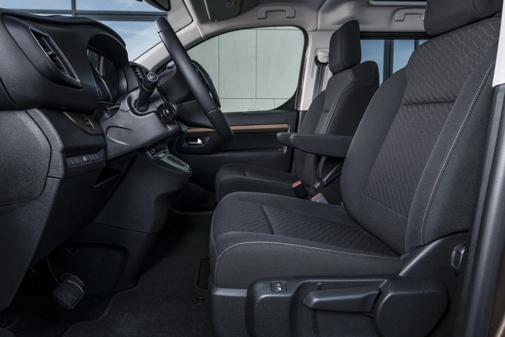 Салон Toyota ProAce Verso Electric