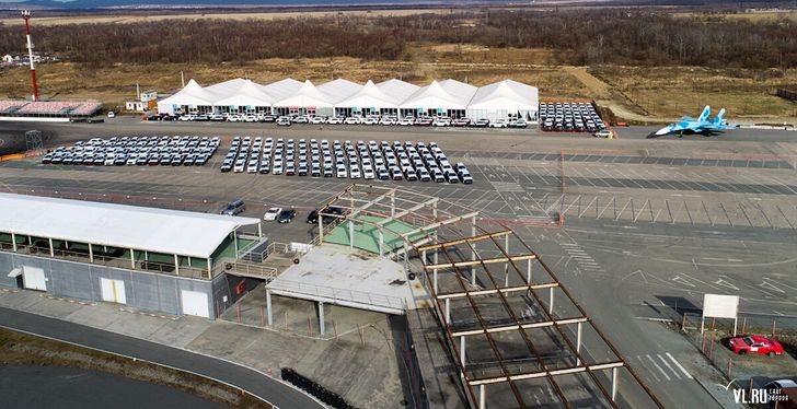 Стоянка с новыми Mazda