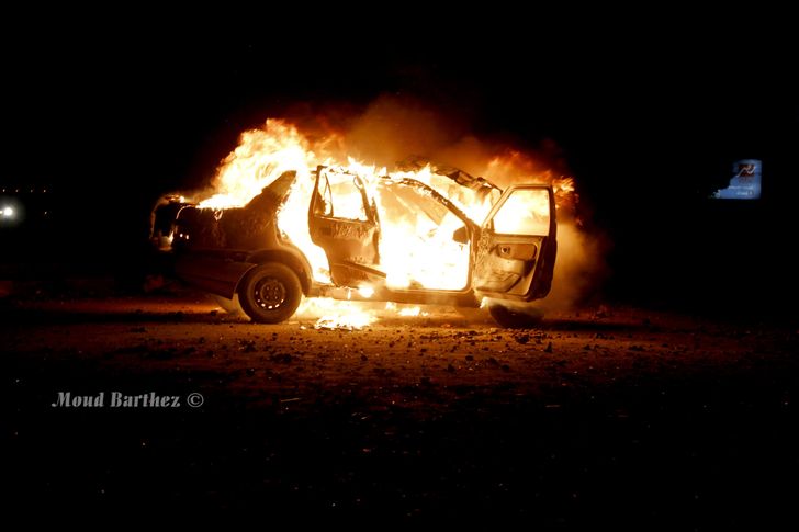 Горящий автомобиль