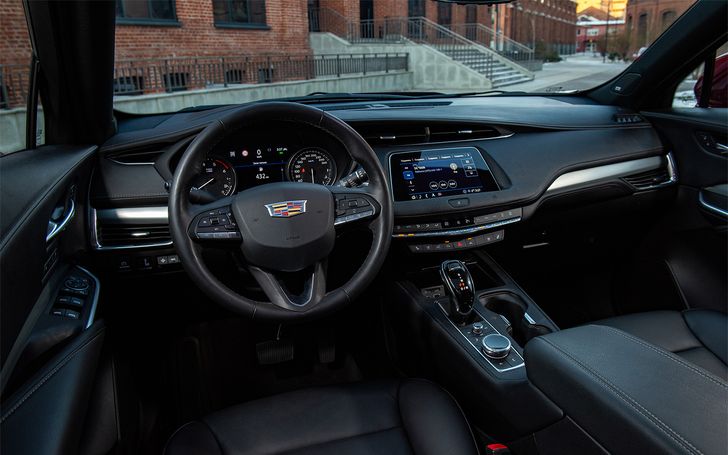 Интерьер Cadillac XT4