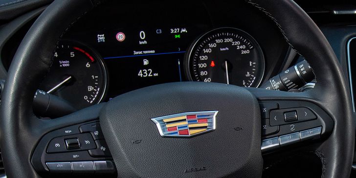 Интерьер Cadillac XT4