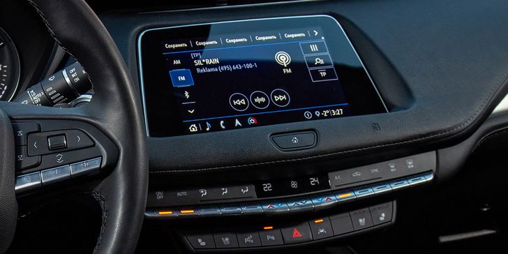 Интерьер Cadillac XT4