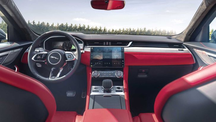 Интерьер Jaguar F-Pace