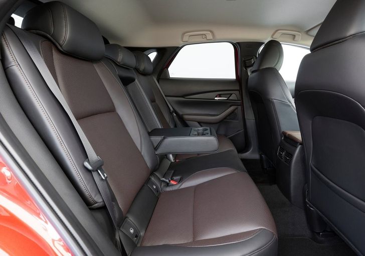 Интерьер Mazda CX-30