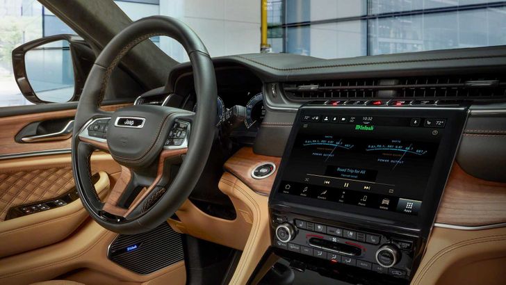 Интерьер Jeep Grand Cherokee L