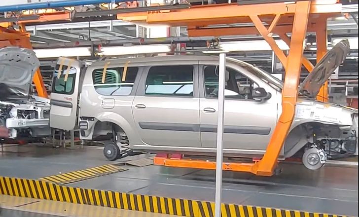 Соцсети: АвтоВАЗ уже начал выпускать LADA Largus