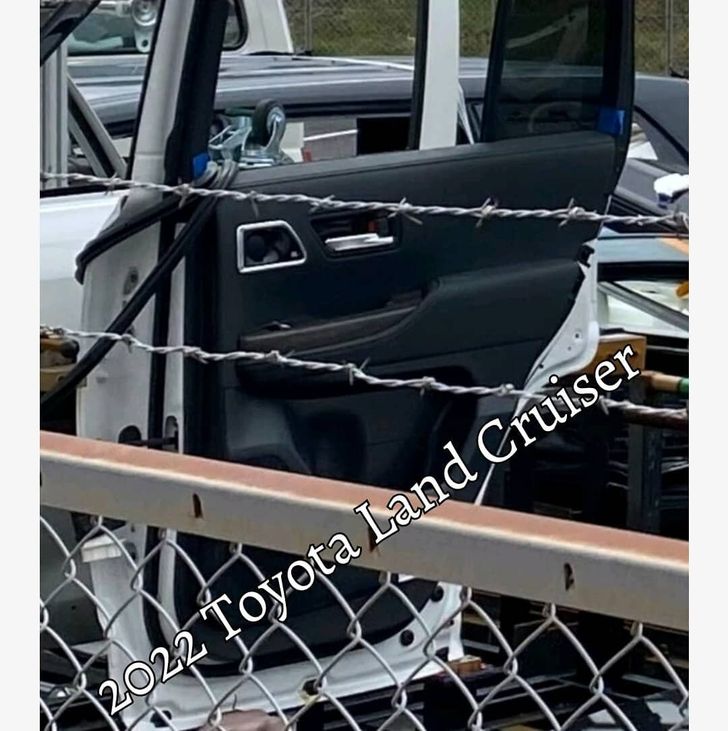 Дверь Toyota Land Cruiser 300