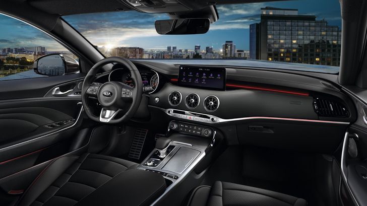 Интерьер KIA Stinger