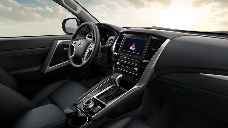 Интерьер Mitsubishi Pajero Sport