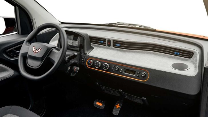 Салон Hong Guang Mini EV