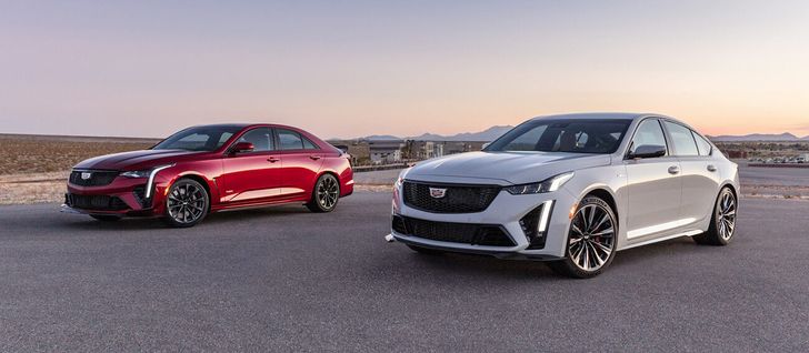 Компания Cadillac официально представила обновленные седаны Cadillac CT4-V и CT5-V Blackwing