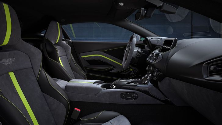 Интерьер Aston Martin Vantage F1 Edition