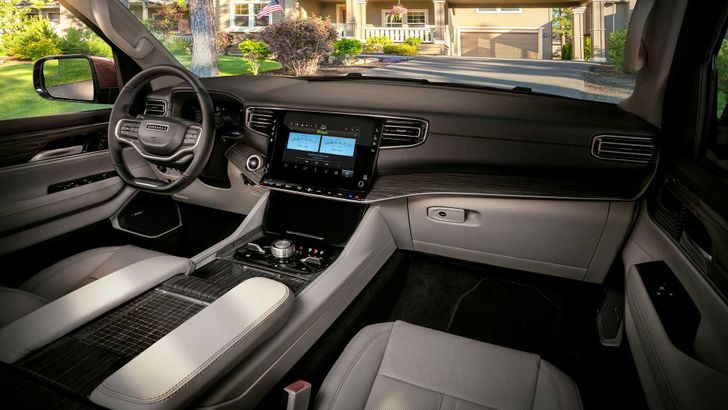 Интерьер Jeep Wagoneer