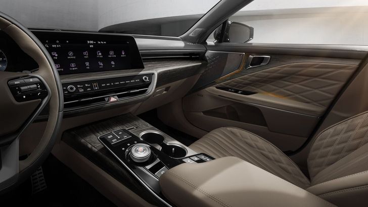 Интерьер KIA K8