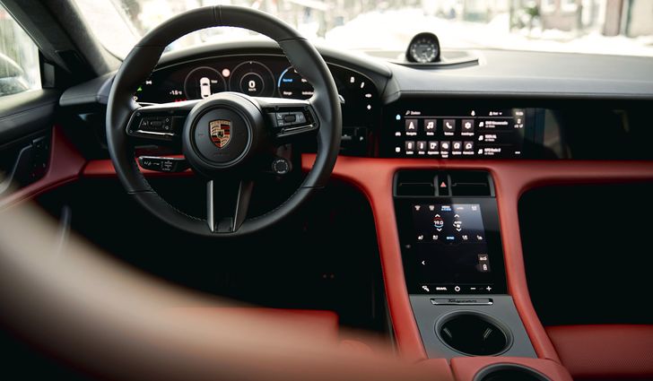 Интерьер Porsche Taycan Cross Turismo