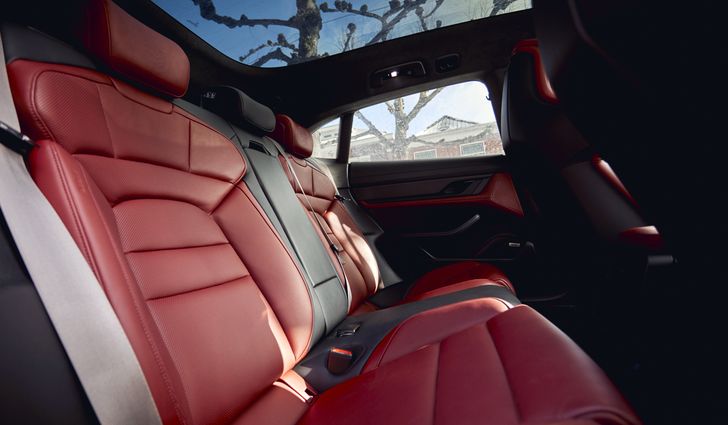 Интерьер Porsche Taycan Cross Turismo