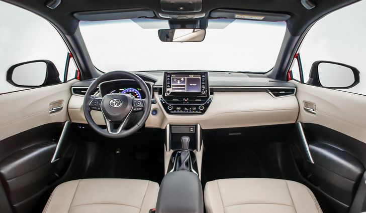 Интерьер Toyota Corolla Cross