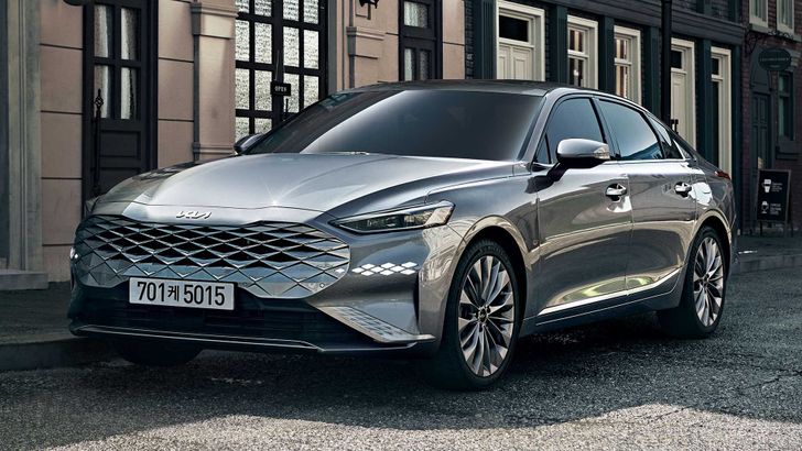 В России начали продавать большие седаны Kia K8. Сколько они стоят