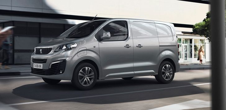 Фургоны Peugeot Expert и Citroen Jumpy получили версии с «автоматом» в России