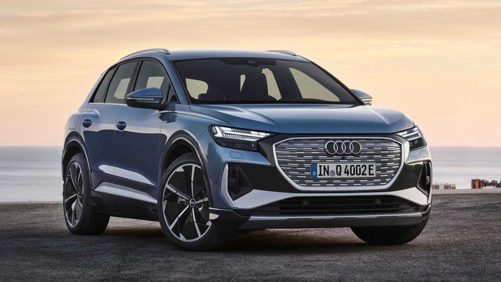 Компания Audi представила новые Audi Q4 e-tron и Q4 e-tron Sportback 2022 года