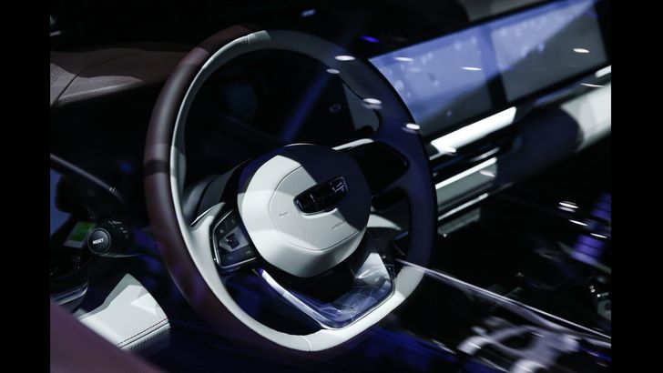 Интерьер Geely Xingyue L