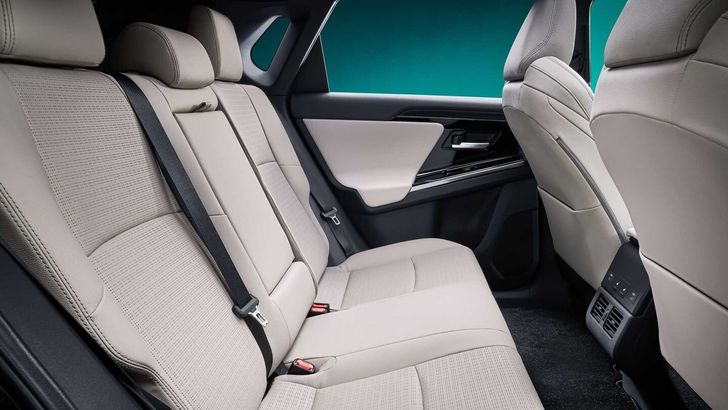 Интерьер Toyota bZ4X