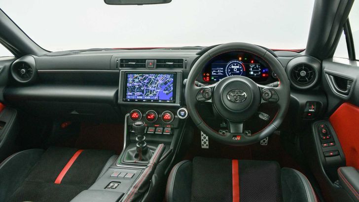 Интерьер Toyota GR 86
