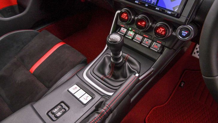 Интерьер Toyota GR 86