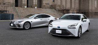 Lexus LS и Toyota Mirai с автопилотом