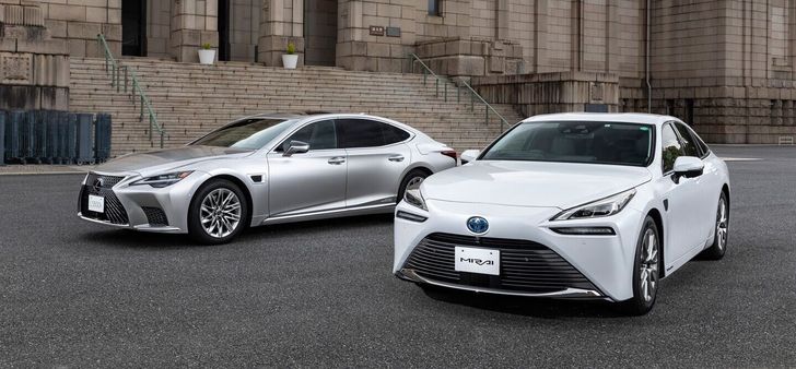 Toyota запускает продажи обновленных седанов LS и Mirai с автопилотом уровня 2