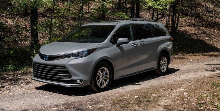 Toyota отзывает минивэны Sienna по всему миру. Что стало причиной