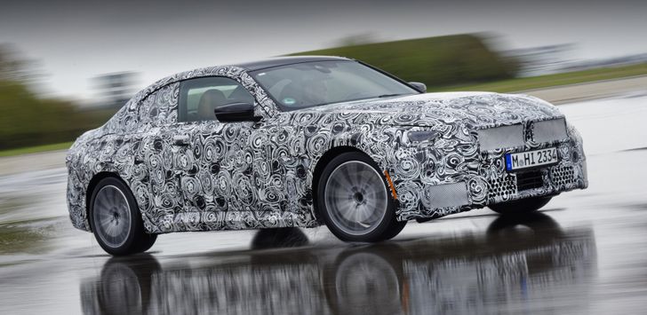 Компания BMW показала прототип нового купе BMW 2-Series 2022 года